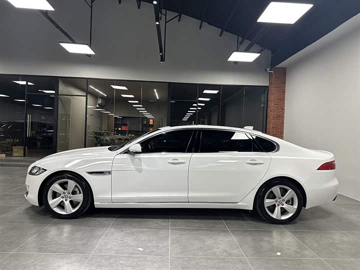 Jaguar XFL 2020 XFL 2.0 T P 200 2 WD — фото 25