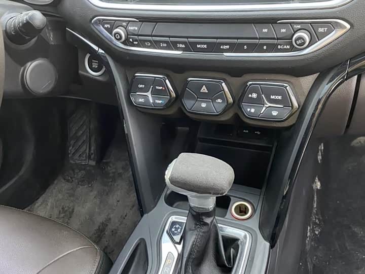 Trumpchi GS4 2017 235 T AT 2 WD — фото 9