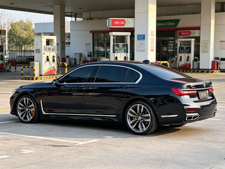 BMW 7-Series 2018 740 Li x Drive M — фото 9