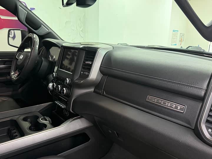 RAM Trucks 2020 1500 5.7 L — фото 10