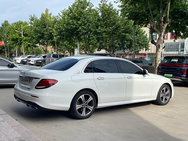 Mercedes-Benz E-Class E 200 L спорт — фото 7