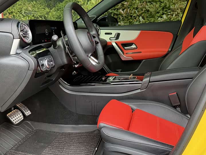Mercedes-Benz A-Class 2024 AMG A 35 4 MATIC — фото 11