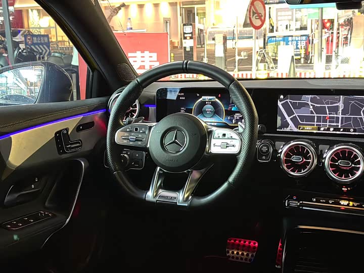 Mercedes-Benz A-Class 2023 AMG A 35 4 MATIC — фото 11