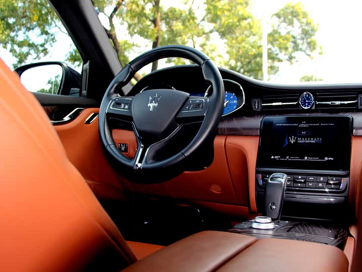 Maserati Quattroporte — фото 11