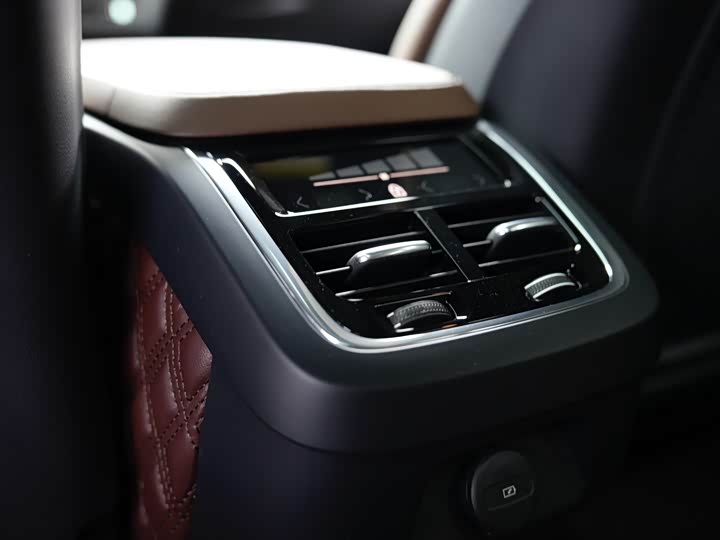 Volvo V90 2024 Cross Country B 5 AWD — фото 22