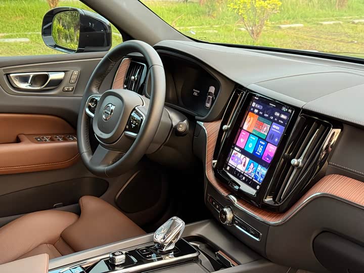 Volvo XC60 Hybrid 2024 T 8 PHEV 4 WD — фото 19