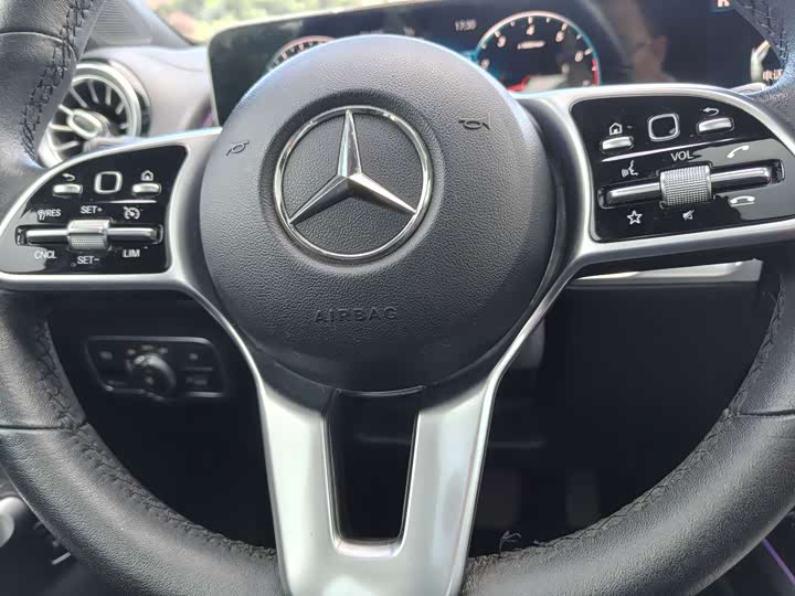 Mercedes-Benz GLB 2020 GLB 200 — фото 7