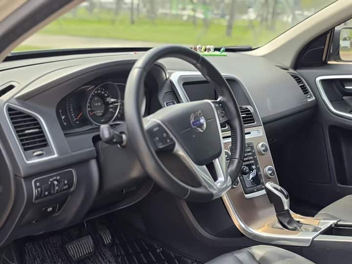 Volvo XC60 2017 T 5 AWD — фото 12
