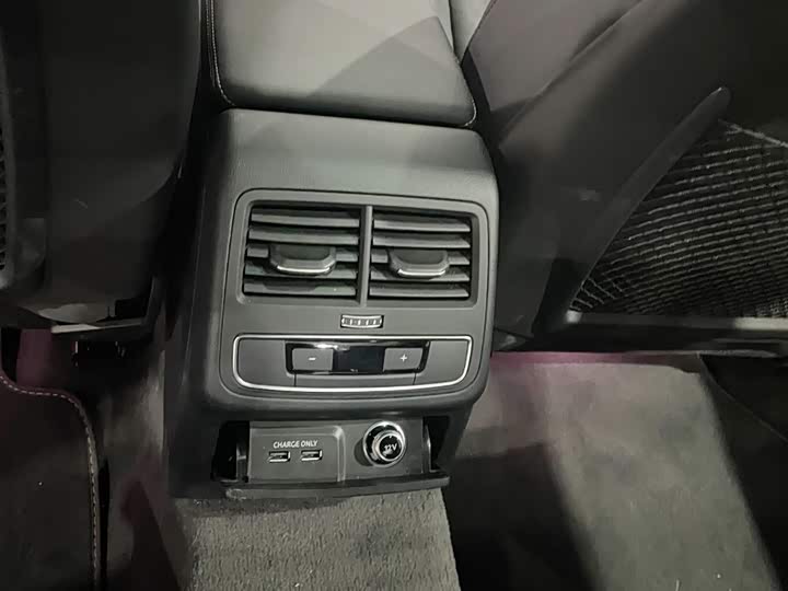 Audi A4L 2024 40 TFSI quattro RS — фото 11