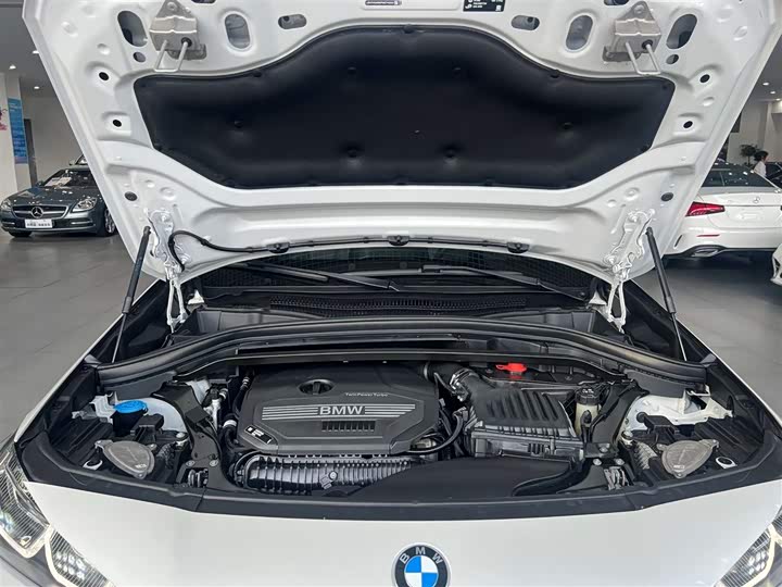 BMW X2 2023 x Drive 25i — фото 12