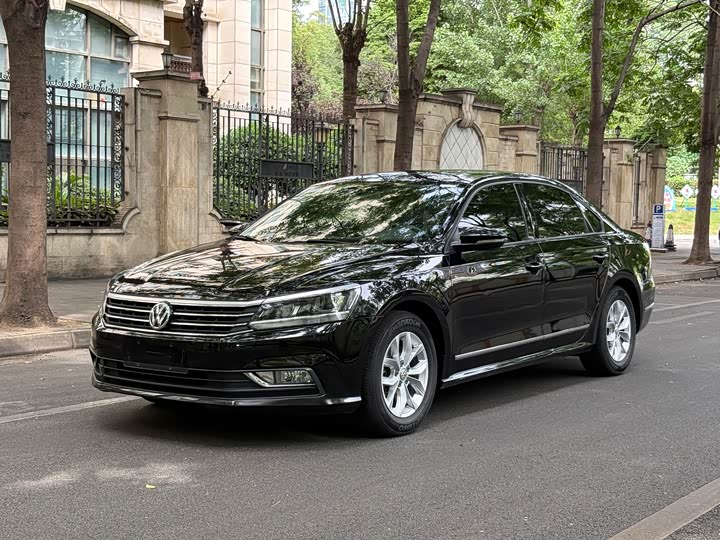 Volkswagen Passat — фото 1