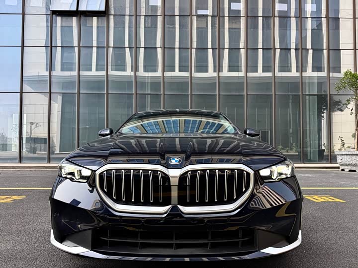 BMW 5-Series 2024 525 Li M — фото 2