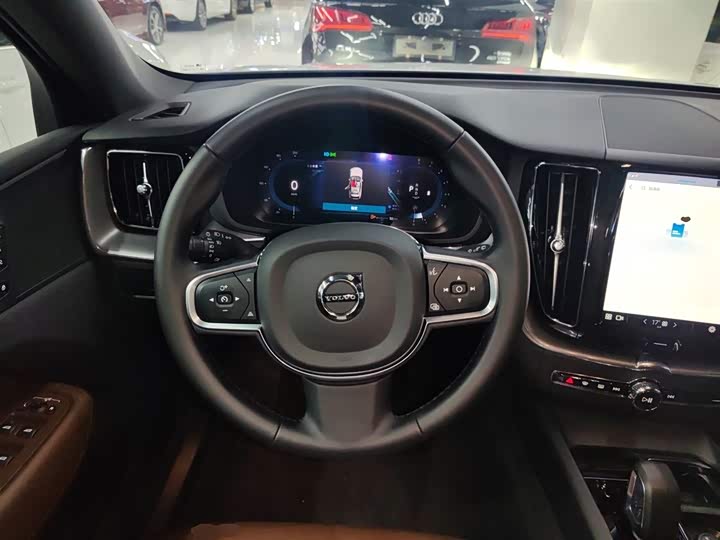 Volvo XC60 2025 B 5 4 WD — фото 11