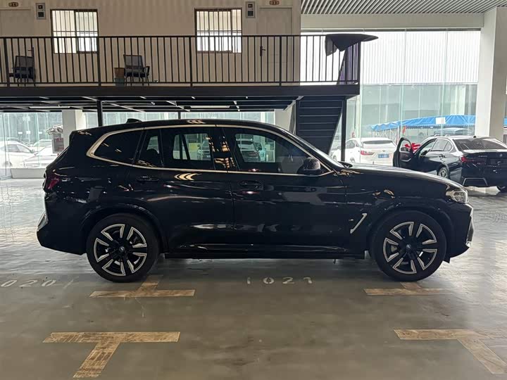 BMW i X3 2023 Leading — фото 4