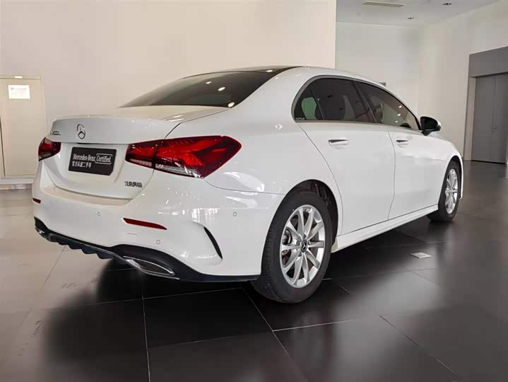 Mercedes-Benz A-Class 2022 A 200 L — фото 3