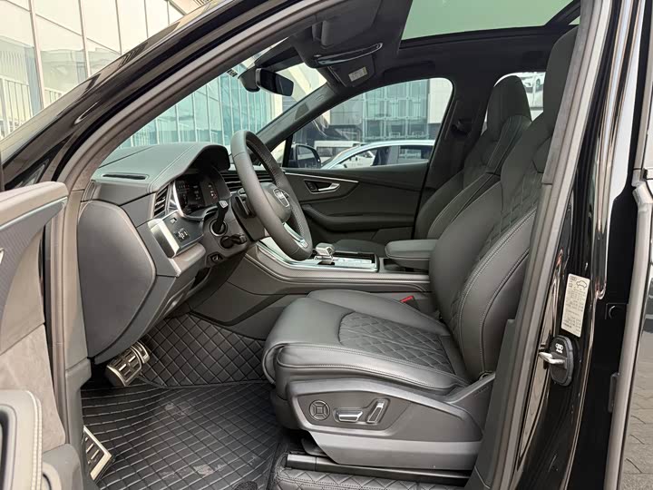 Audi SQ7 2024 4.0 TFSI — фото 23