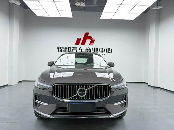 Volvo XC60 2025 B 5 4 WD — фото 1