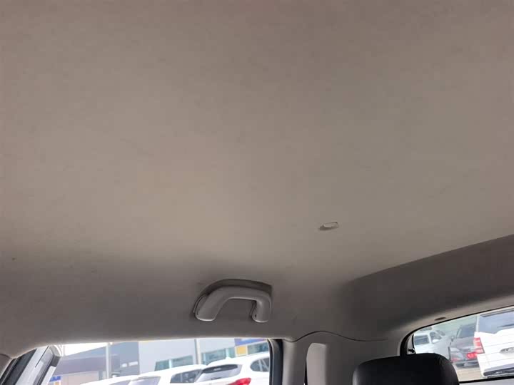 Changan CS15 2016 1.5 L MT — фото 18