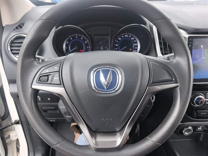 Changan CS15 2016 1.5 L MT — фото 11