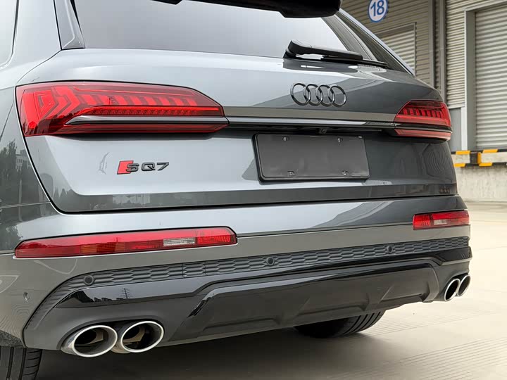 Audi SQ7 2024 4.0 TFSI — фото 25