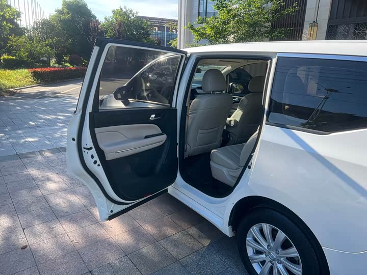 Trumpchi M6 2021 270 T MT ( ) — фото 11