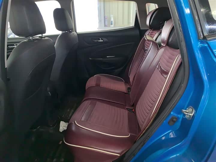 Changan CS15 2016 1.5 L MT — фото 17