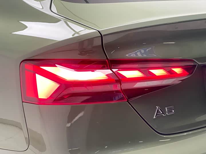 Audi A5 2024 Sportback 40 TFSI — фото 4