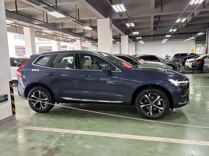 Volvo XC60 2026 B 5 4 WD — фото 4