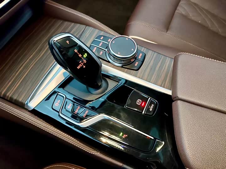 BMW 5-Series 2023 530 Li x Drive — фото 10