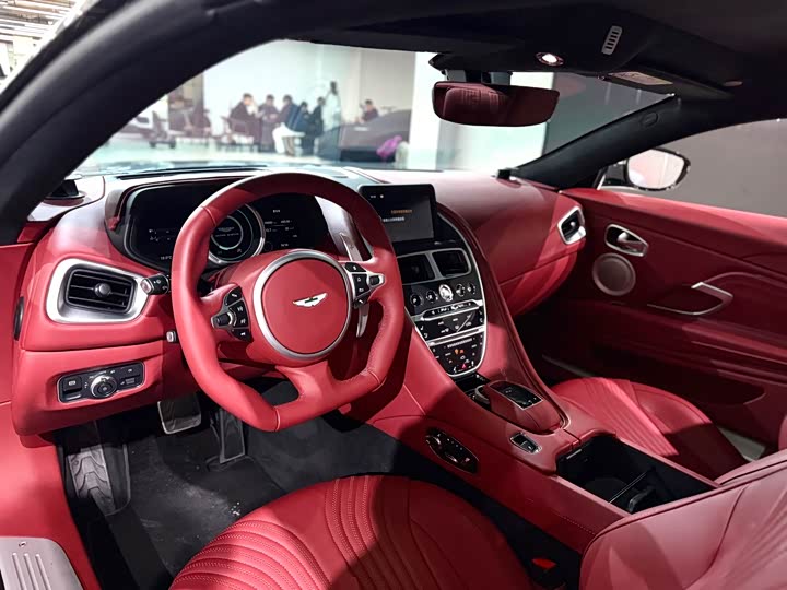 Aston Martin DB11 2022 4.0 T V 8 Coupe — фото 4