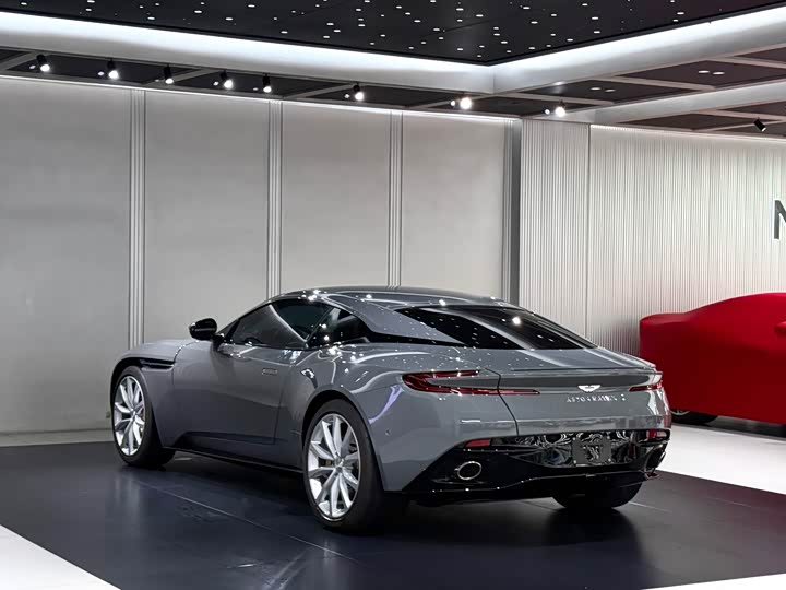 Aston Martin DB11 2022 4.0 T V 8 Coupe — фото 9