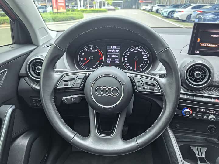 Audi Q2L 2021 35 TFSI — фото 7