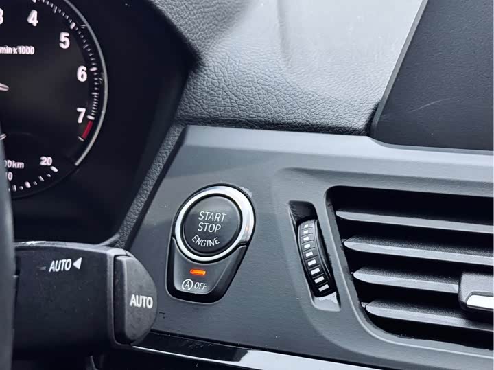 BMW 1-Series 2018 118i Sport — фото 20