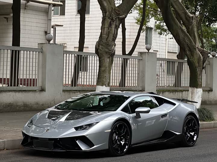 Lamborghini Huracán 2016 Huracán RWD Coupe — фото 1