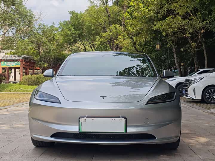 Tesla Model 2025 — фото 2