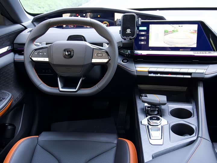 Changan UNI-V 2023 1.5 T Premium — фото 19