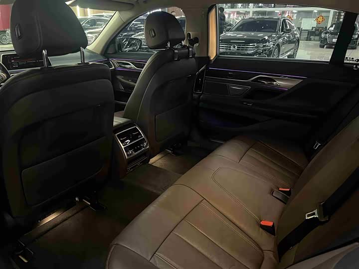 BMW 7 Series 730Li продвинутая — фото 5