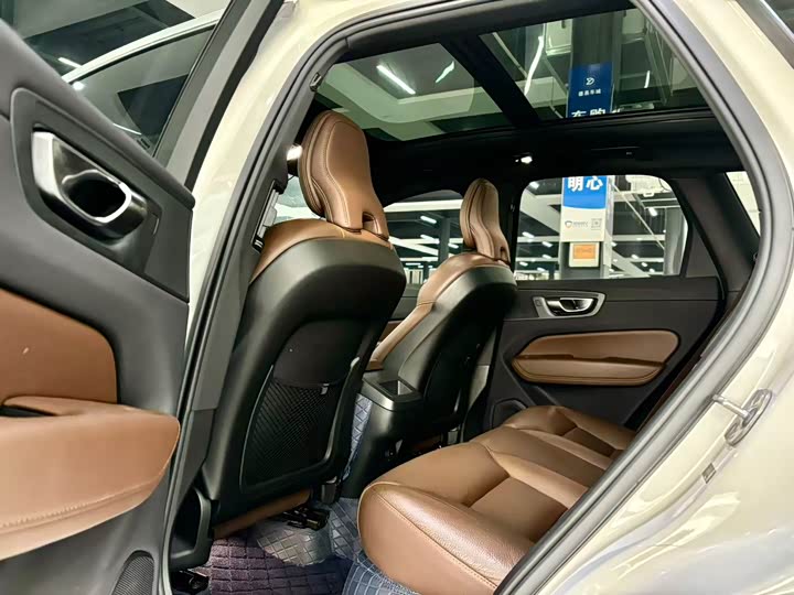 Volvo XC60 2023 B 5 4 WD — фото 5