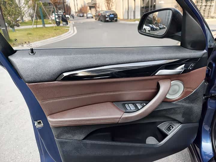 BMW X1 2021 s Drive 25 Li Leading — фото 7