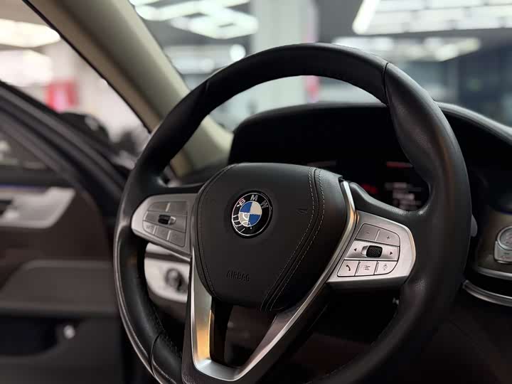 BMW 7 Series — фото 13