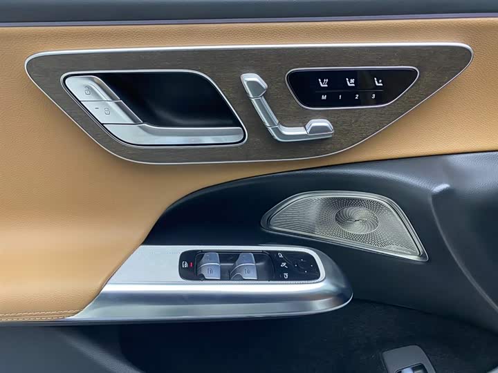 Mercedes-Benz E-Class 2024 E 300 L Luxury — фото 28