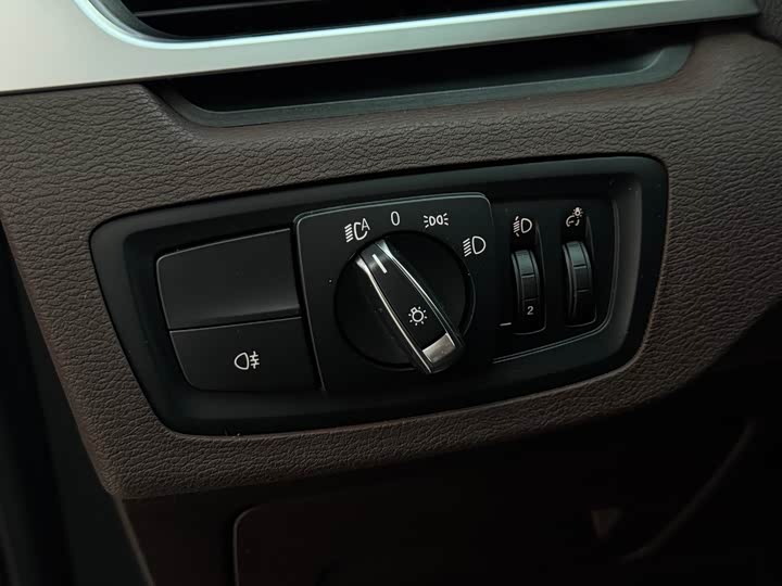BMW X1 2020 s Drive 20 Li — фото 18