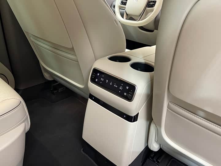 Li Auto i8 2025 — фото 14