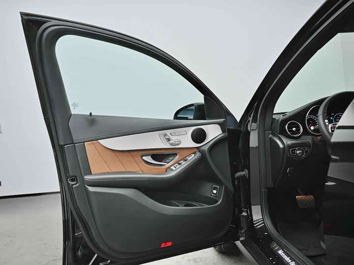 Mercedes-Benz GLC 2023 GLC 260 4 MATIC SUV — фото 14