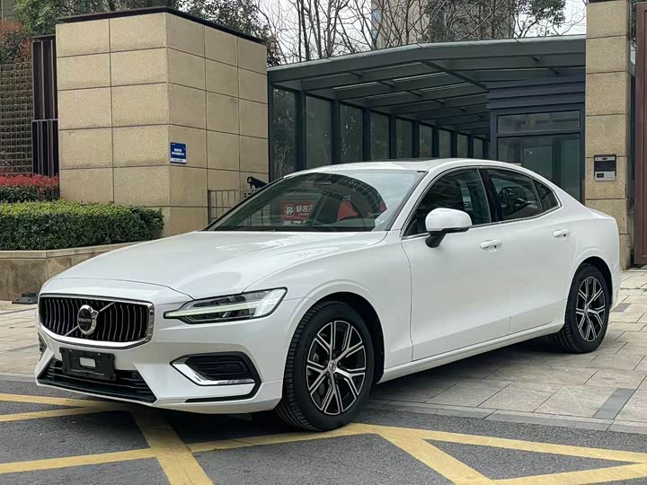 Volvo S60 2024 B 4