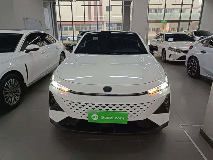 Changan UNI-V 2024 1.5 T Premium — фото 3