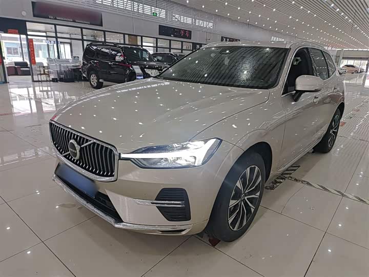 Volvo XC60 2023 B 5 4 WD — фото 1