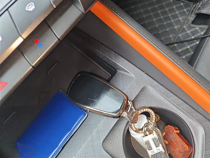 Changan UNI-V 2022 1.5 T Premium — фото 12