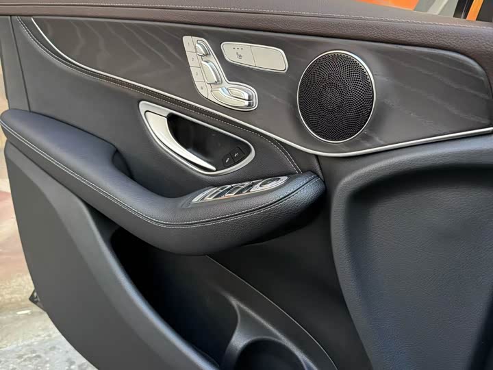 Mercedes-Benz GLC 2019 GLC 260 4 MATIC Luxury — фото 6