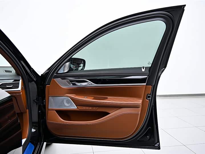 BMW 7-Series 2019 740 Li x Drive M — фото 21